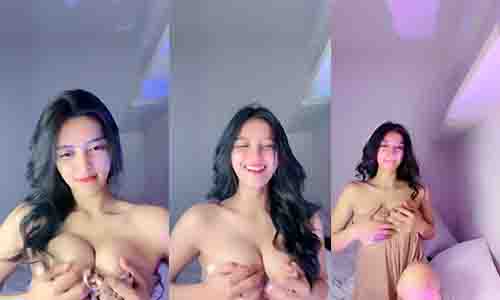 Bokep Hella Cantik Remas Remas Buah Dada