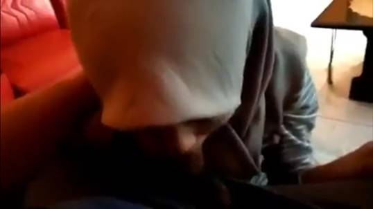 Bokep jilbab mesum nyepong disiangg hari