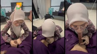 Bokepindoh selingkuh ibu guru jilbab malaysia blowjob